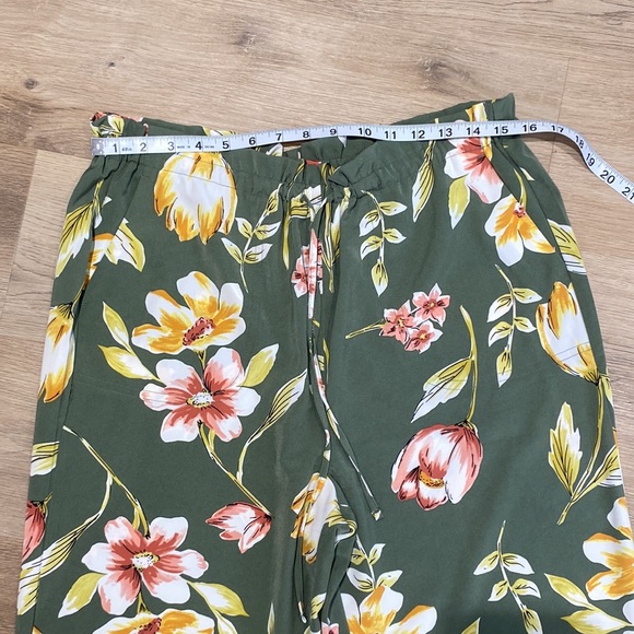 Jules & Leopold Floral Dress Capris - Picture 8 of 11